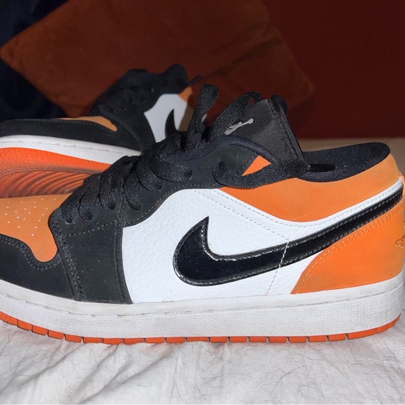 Jordan 1 low shattered backboard mens size 9.5US - Picture 2 of 7